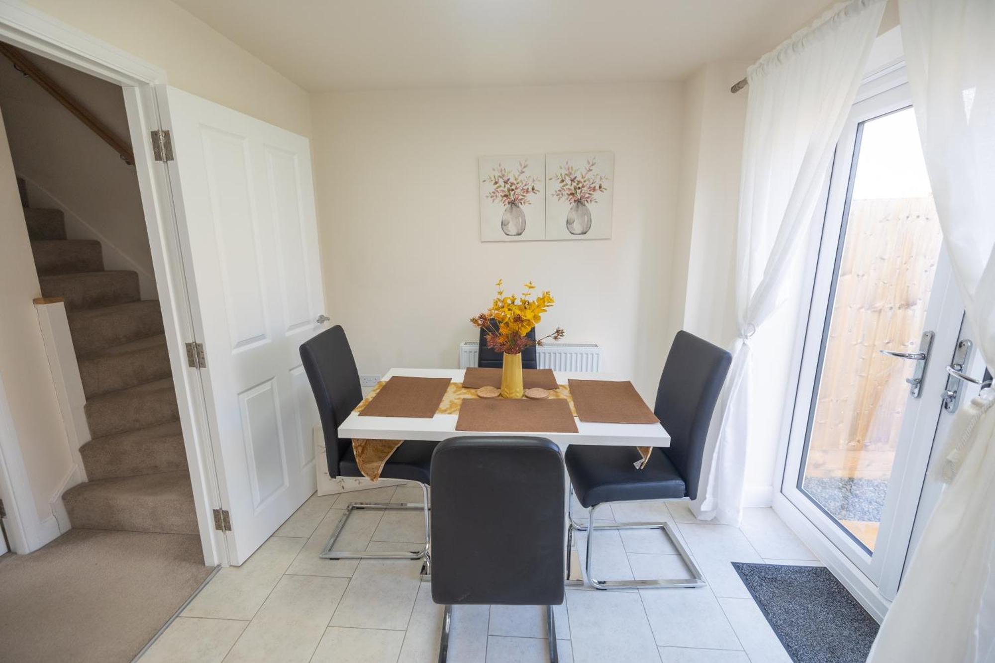 Home In Hugglescote - Long Stays Coalville Eksteriør bilde